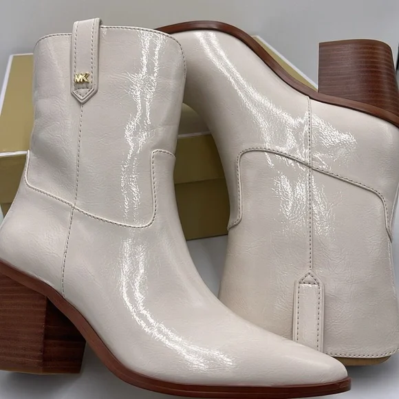 Michael Kors WAVERLY HEELED BOOTIE FAUX LEATHER
49F4WVME6L
LT CREAM - Picture 11 of 16